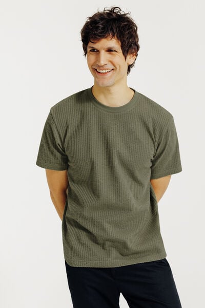 Tee shirt mati&egrave;re relief&eacute;e