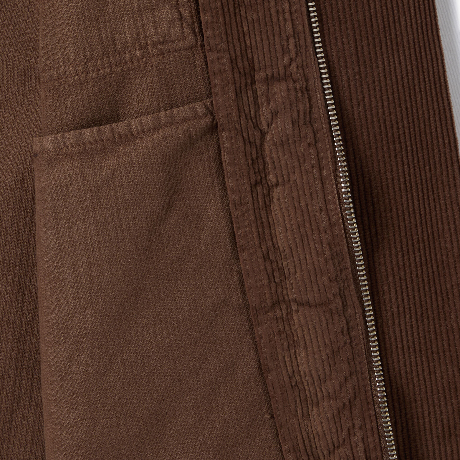 Veste zipp&eacute;e en velours col chemise