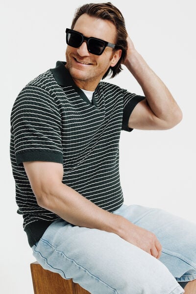 Pull manches courtes col polo resort ray&eacute; relief&eacute;