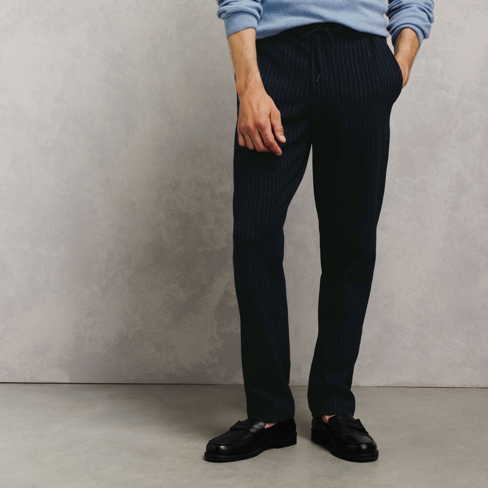 Pantalon tapered taille &eacute;lastiqu&eacute;e ray&eacute;