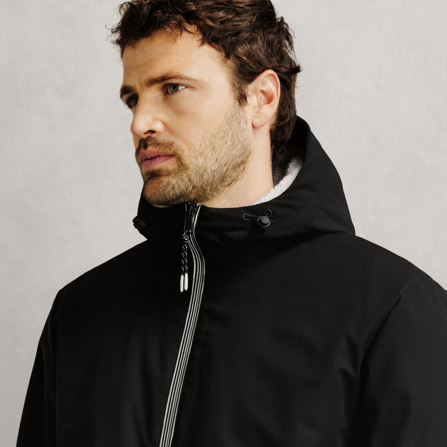 Parka longue &agrave; capuche doubl&eacute;e en sherpa
