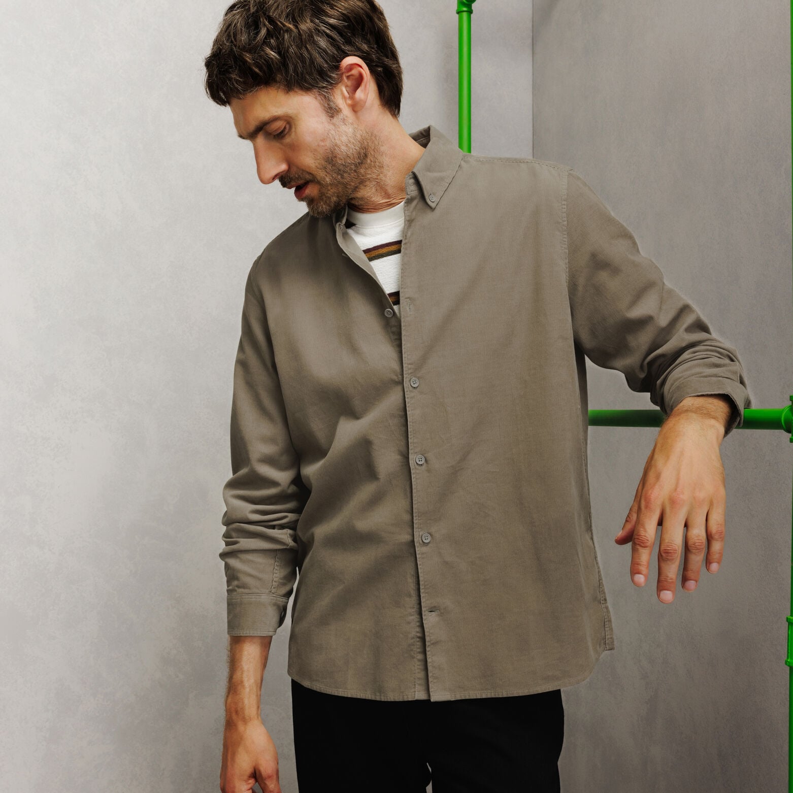 Chemise en velours c&ocirc;tel&eacute; unie 100% coton