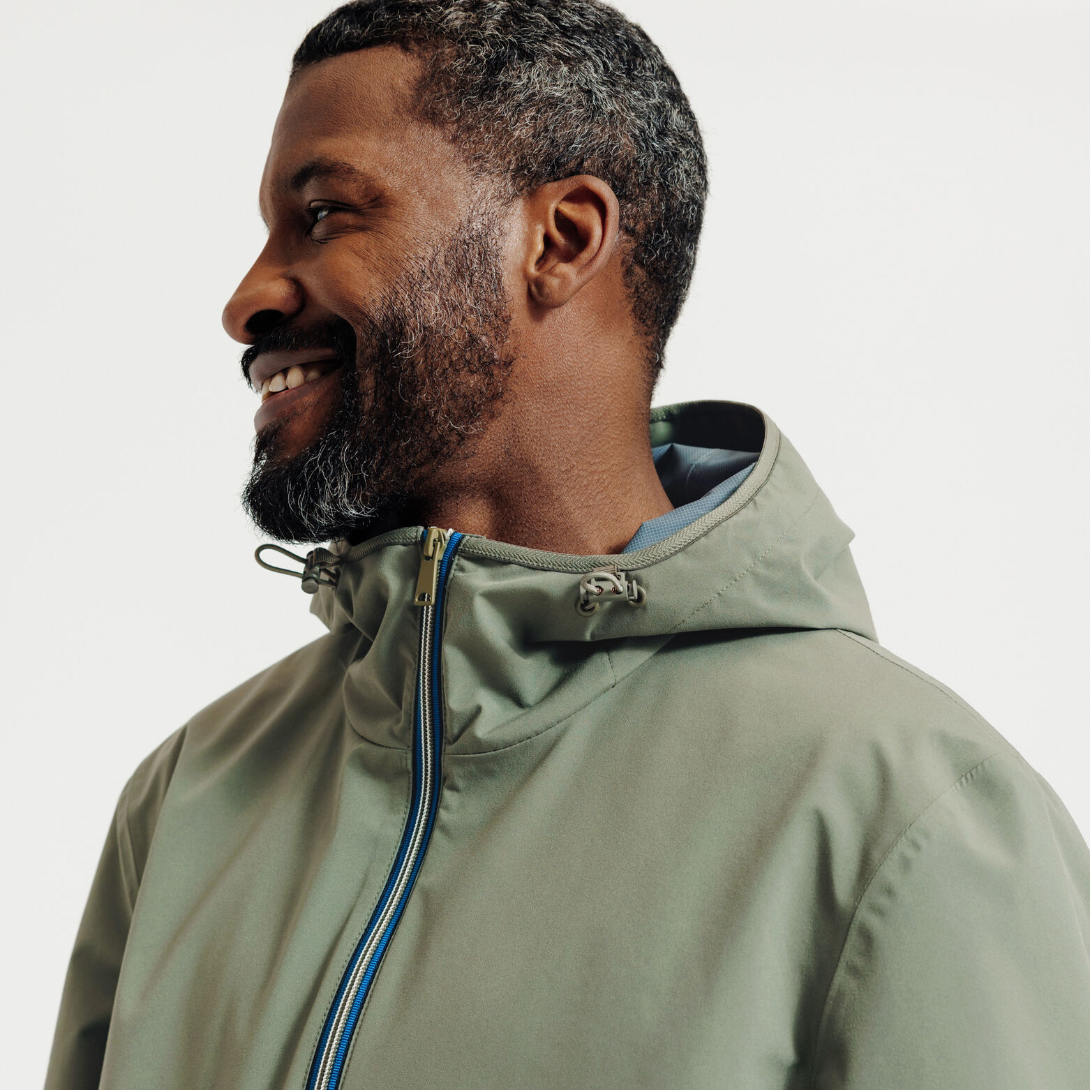 Blouson coupe-vent &agrave; capuche