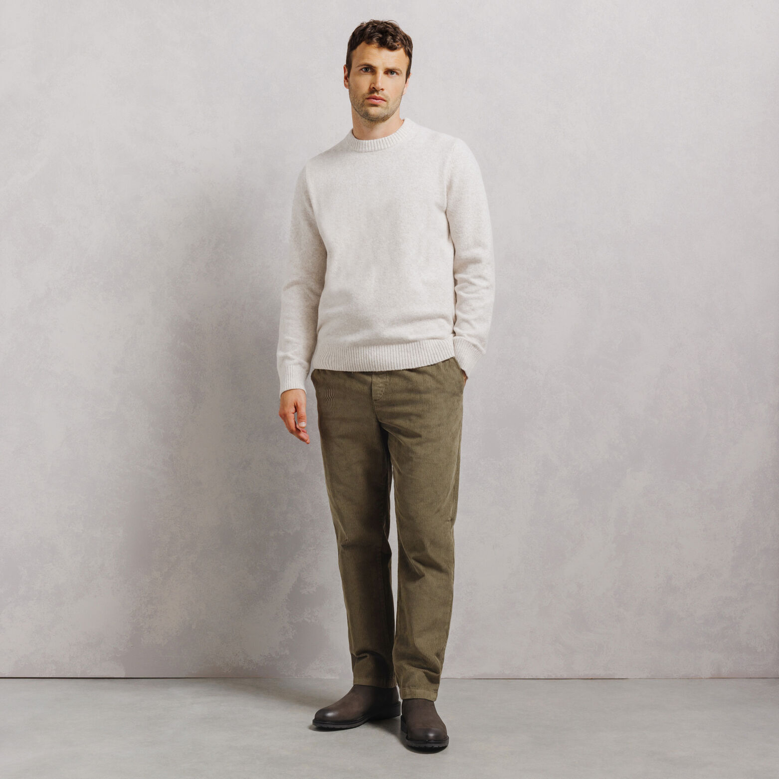 Pantalon tapered taille &eacute;lastiqu&eacute;e en velours