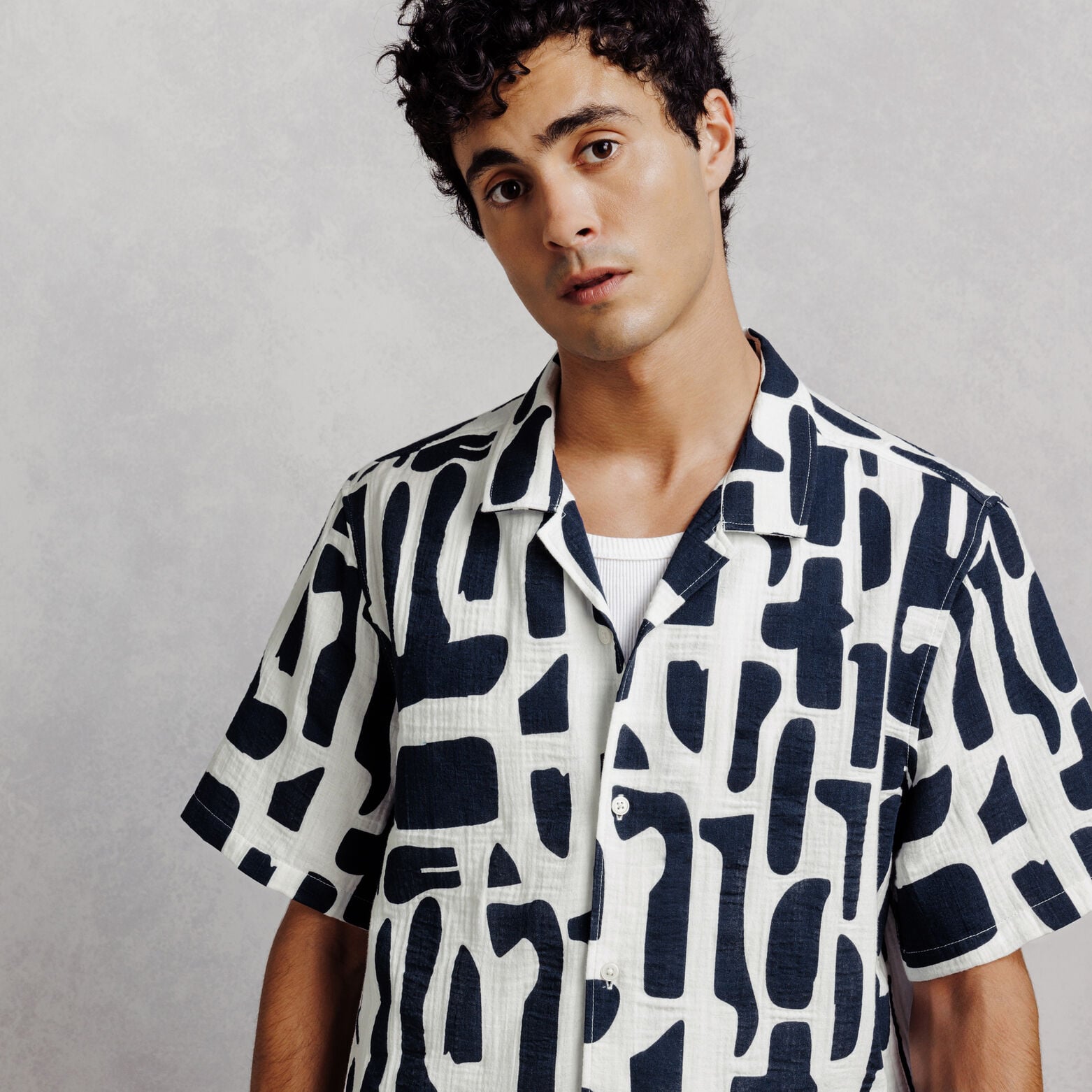 Chemisette 100% coton imprim&eacute; col requin
