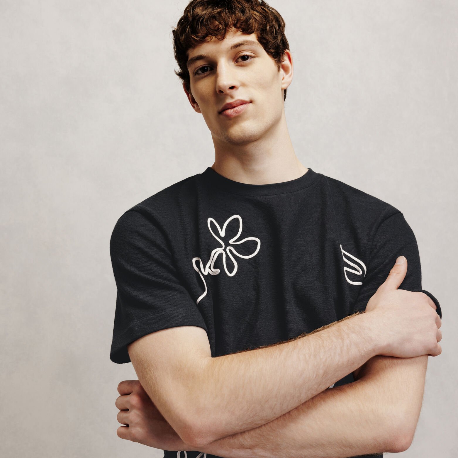 Tee shirt fleurs en cordelette mati&egrave;re fantaisie