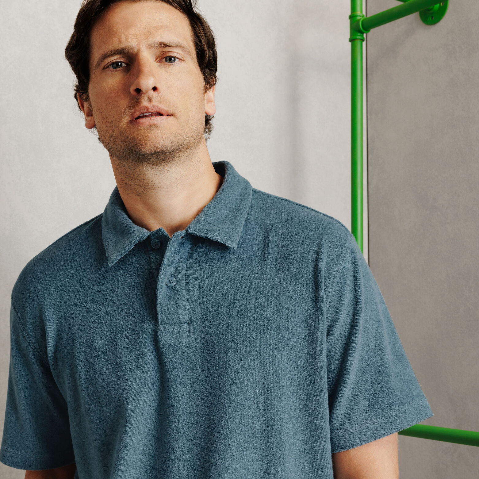 Polo manches courtes uni mati&egrave;re &eacute;ponge