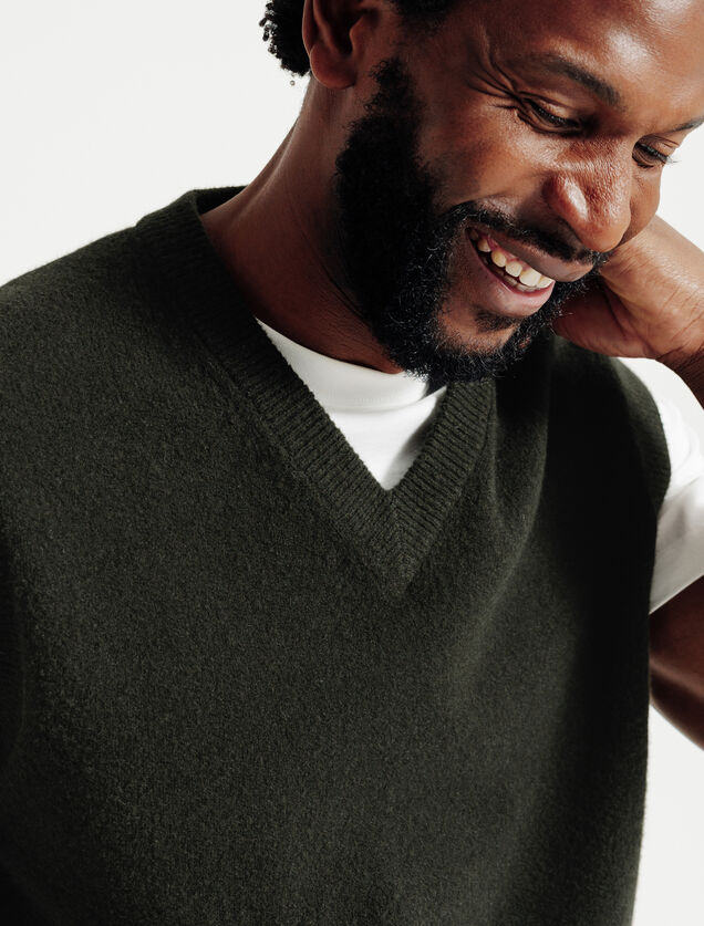 Pull col v sans manches