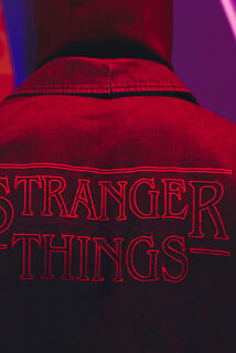 Veste en jean zippée licence Stranger Things