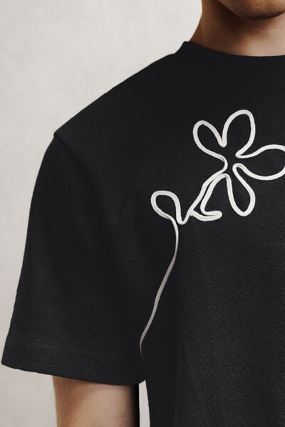 Tee shirt fleurs en cordelette mati&egrave;re fantaisie