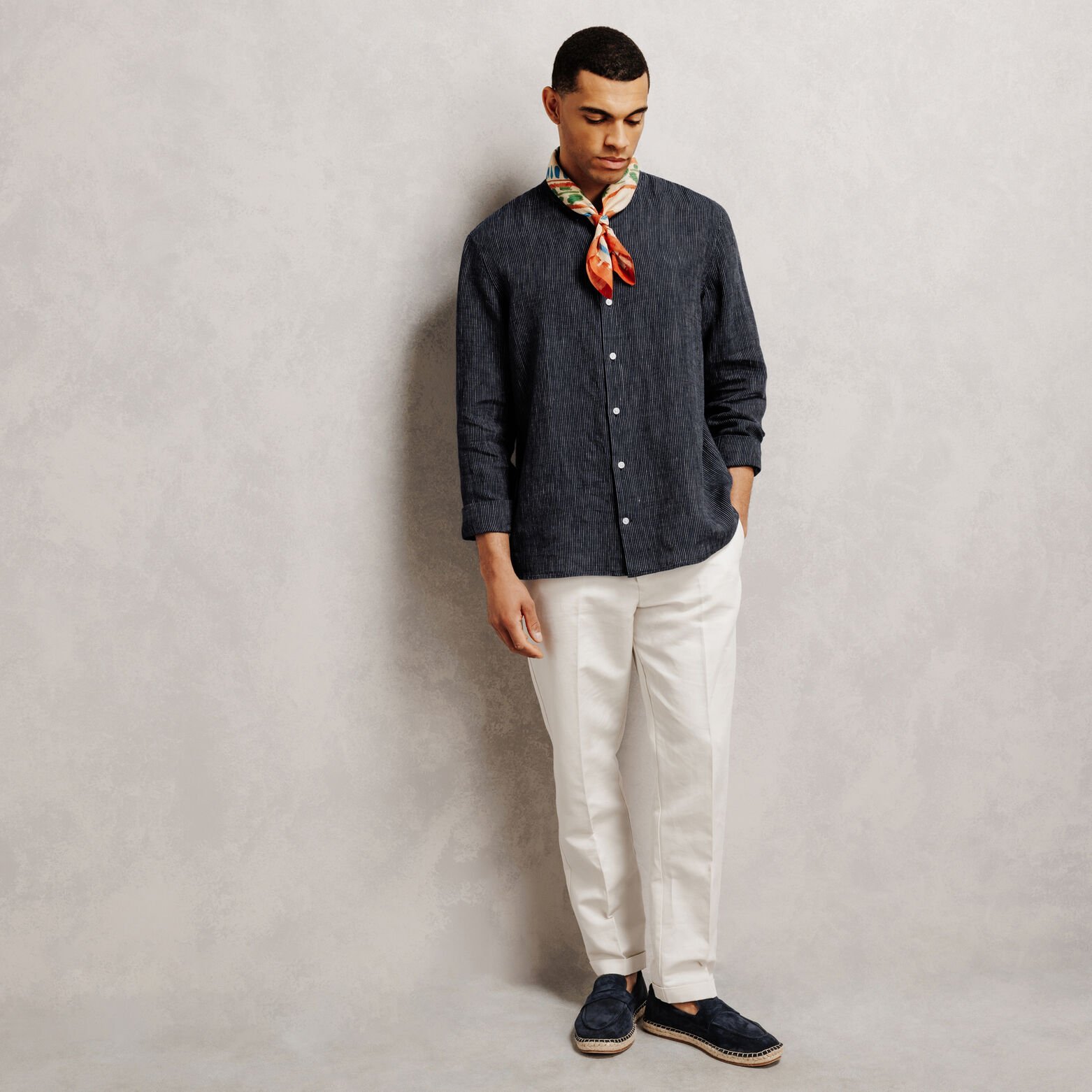 Chemise regular en lin ray&eacute;e col mao