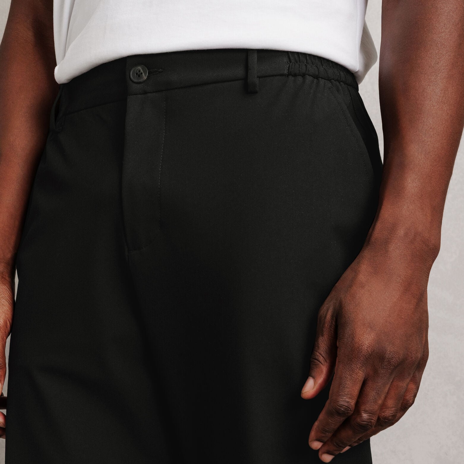 Pantalon tapered taille semi-&eacute;lastiqu&eacute;e