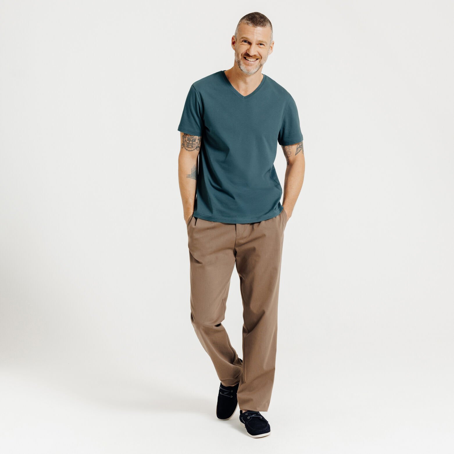 Basic T-shirt met V-hals in biokatoen 