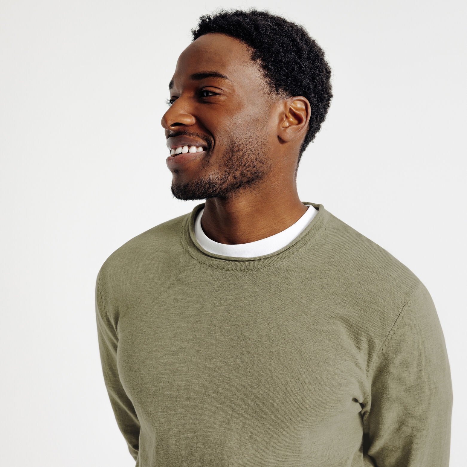 Pull col rond finition roulott&eacute;e