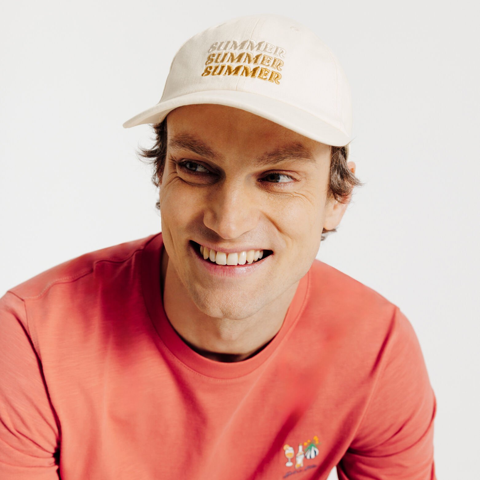 Pet met fantasie-borduursel