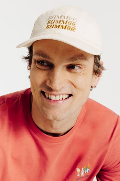 Pet met fantasie-borduursel