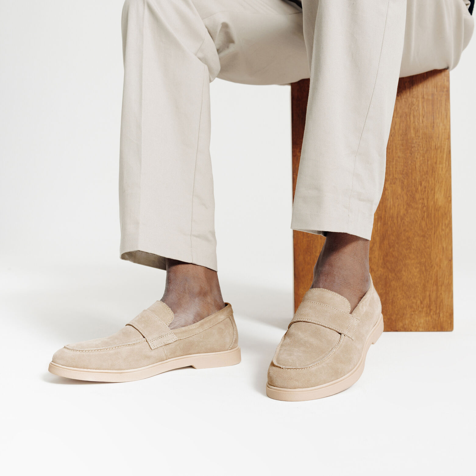 Mocassins en cuir su&egrave;de