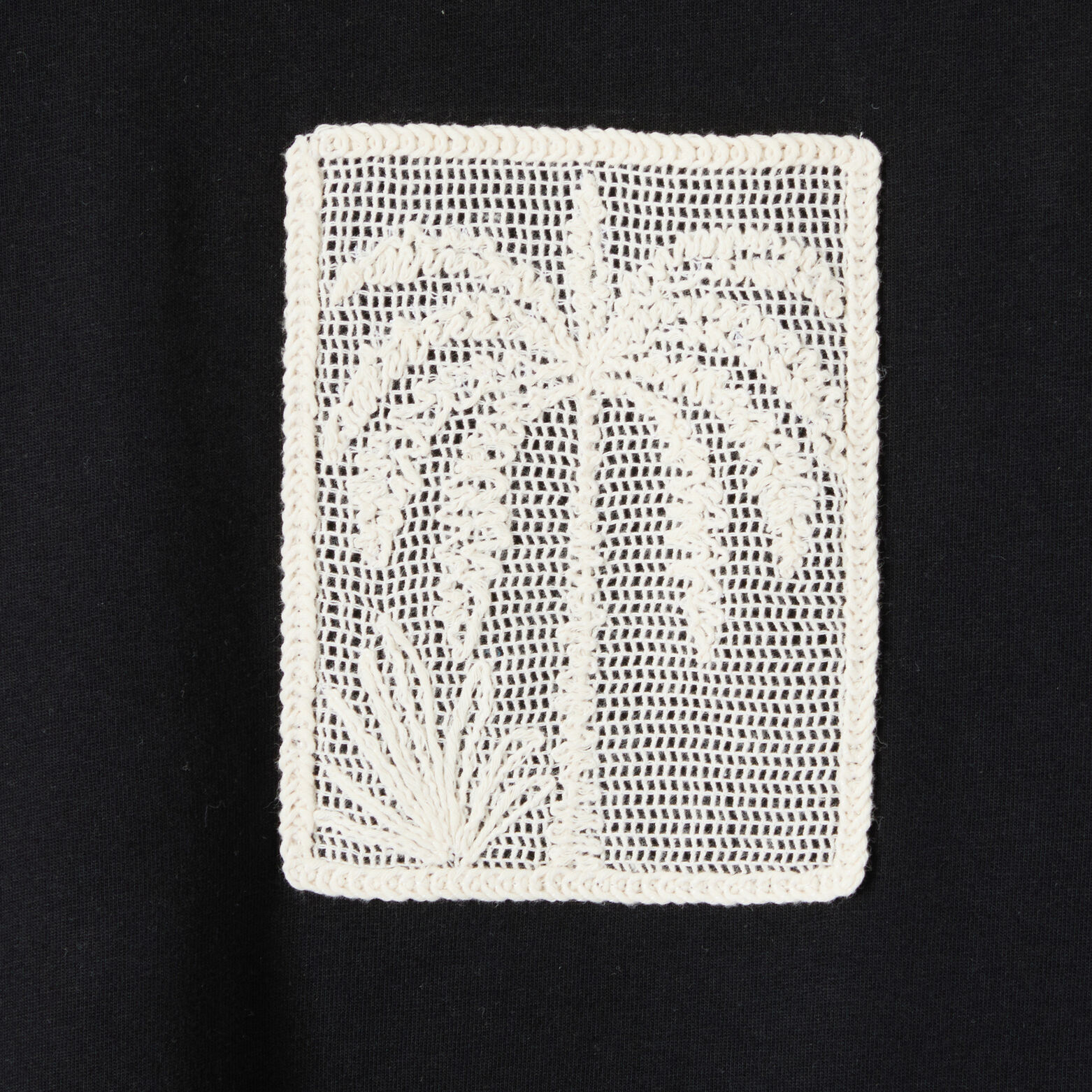 T-shirt met zak, macram&eacute; en strandlook