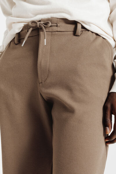 Pantalon chino tapered maille