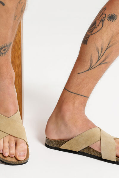 Sandales crois&eacute;es en cuir su&egrave;de