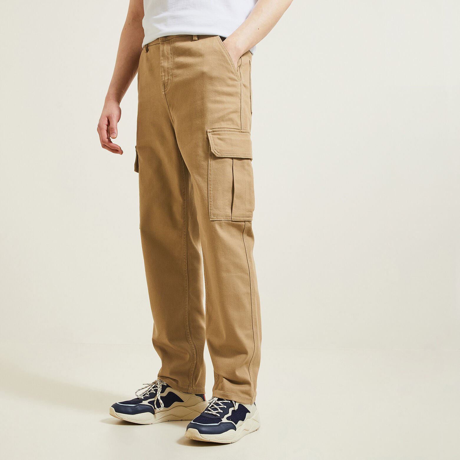 Pantalon cargo surpiqûres contrastées