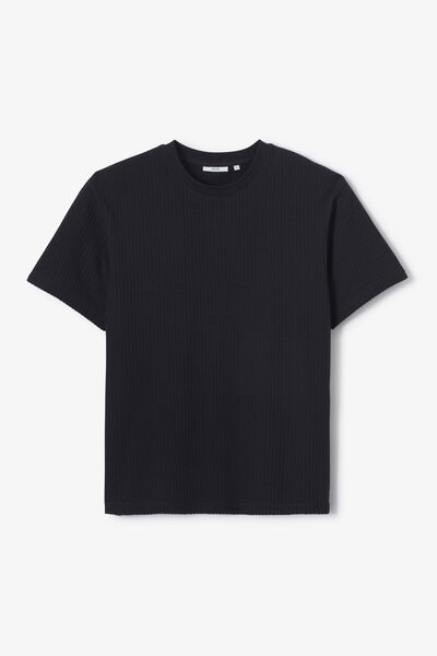 Tee shirt mati&egrave;re relief&eacute;e