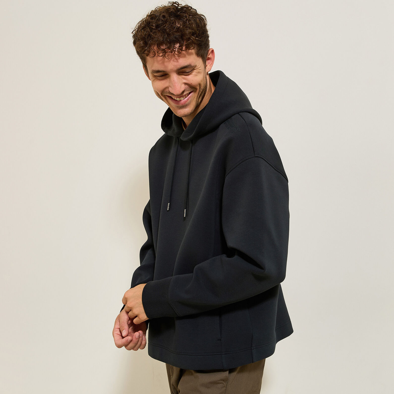 Sweat à capuche oversize bas droit