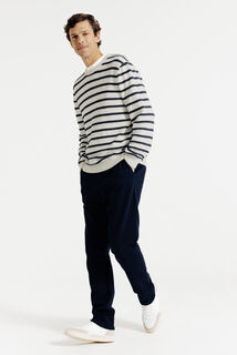 Gestreepte boucl&eacute; trui ronde hals