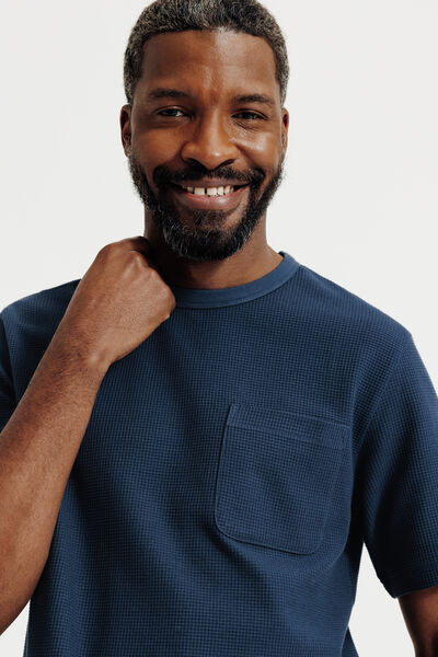 Tee shirt mati&egrave;re gaufr&eacute;e