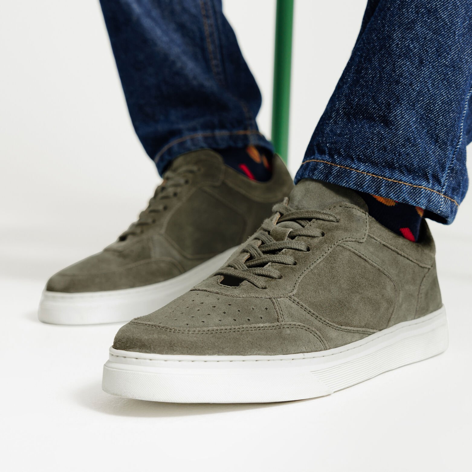 Sneakers in su&egrave;deleer