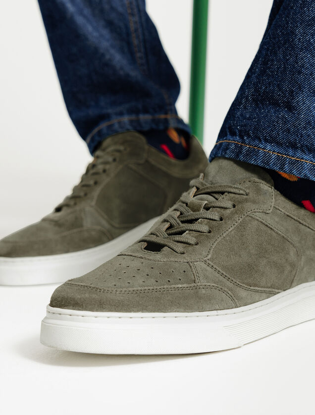 Sneakers in su&egrave;deleer