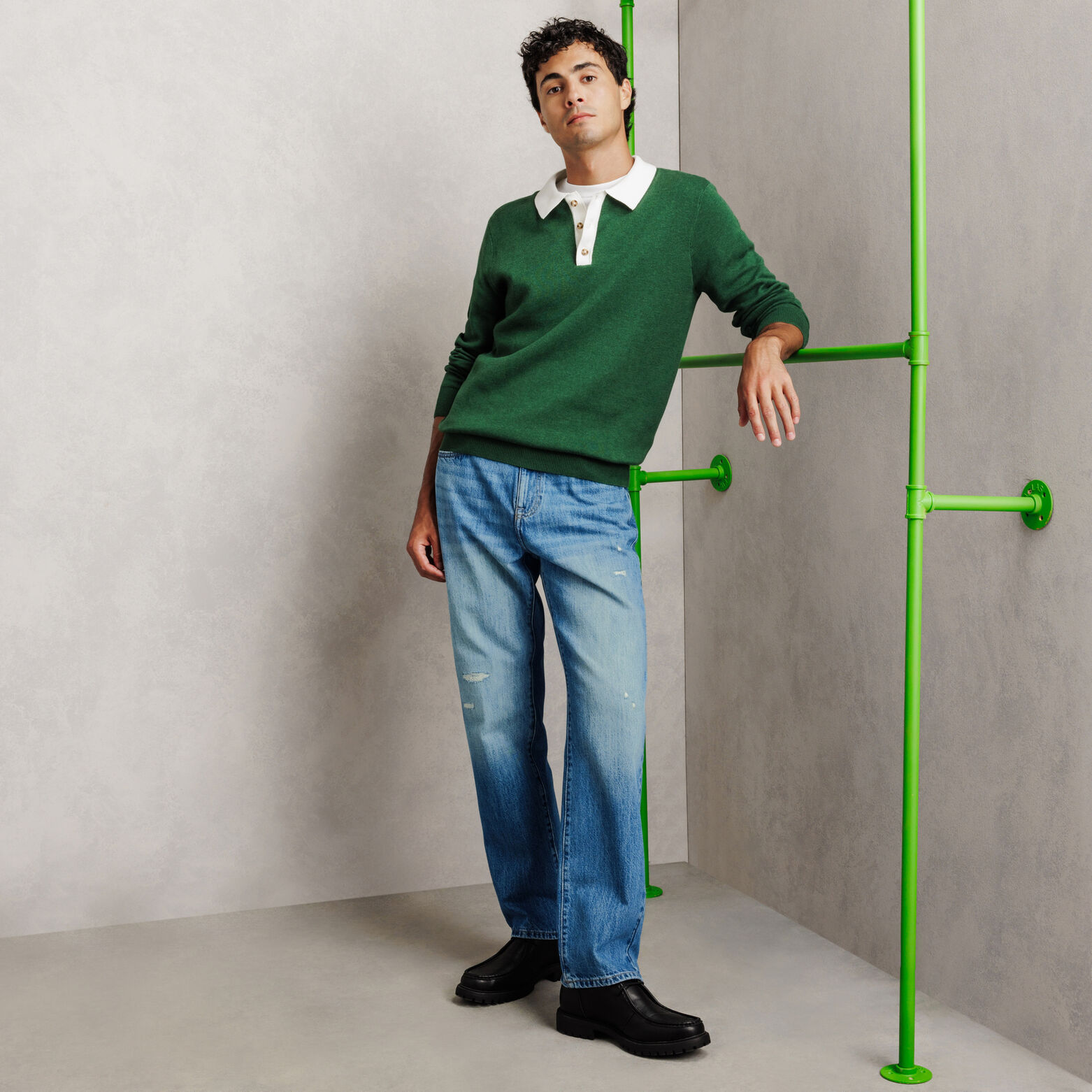 Jean loose avec abrasion d&eacute;lav&eacute; 100% coton