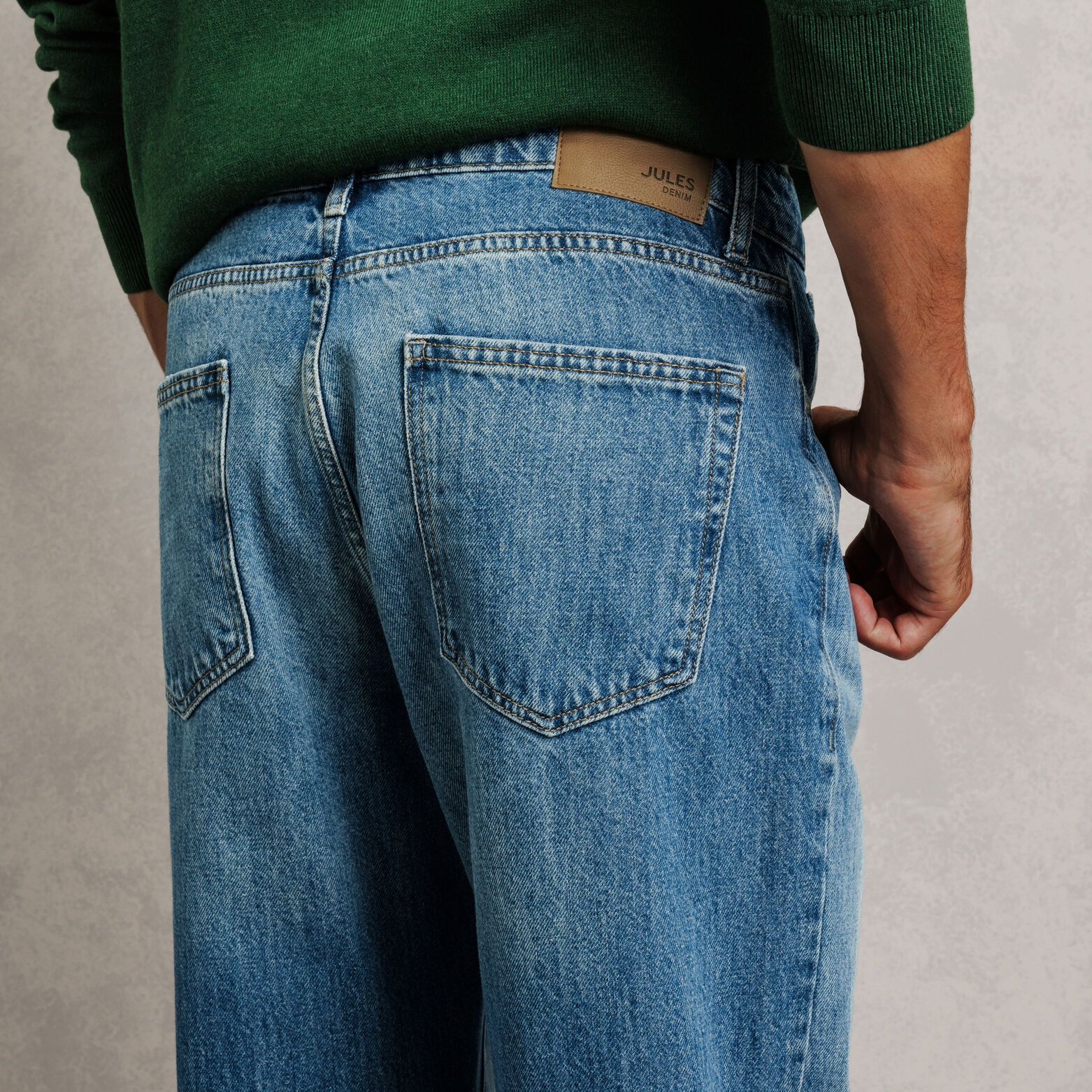 Jean loose avec abrasion d&eacute;lav&eacute; 100% coton