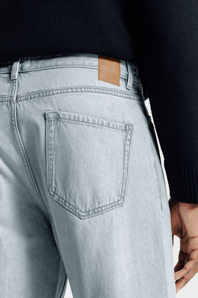 Jean loose