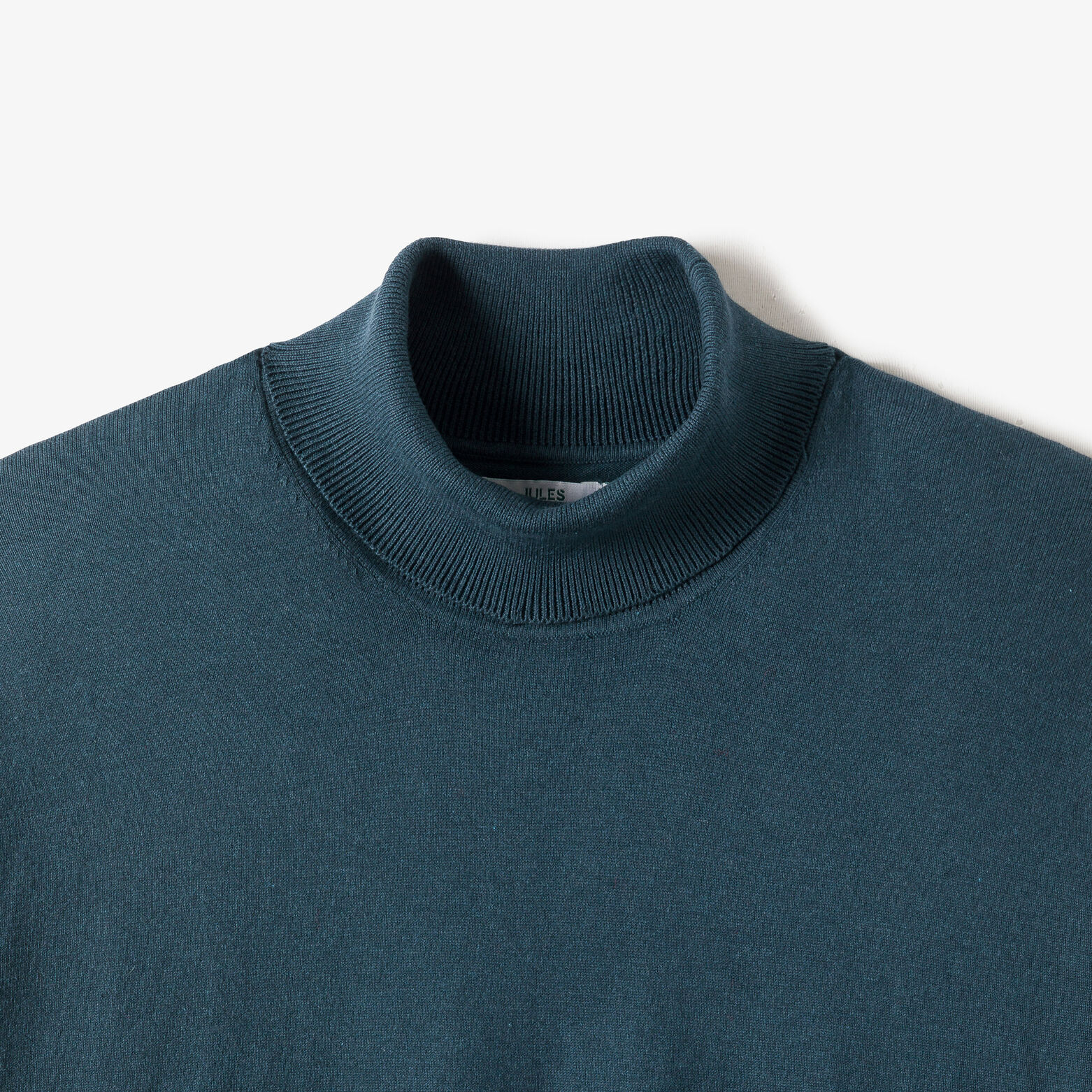 Pull col roul&eacute;