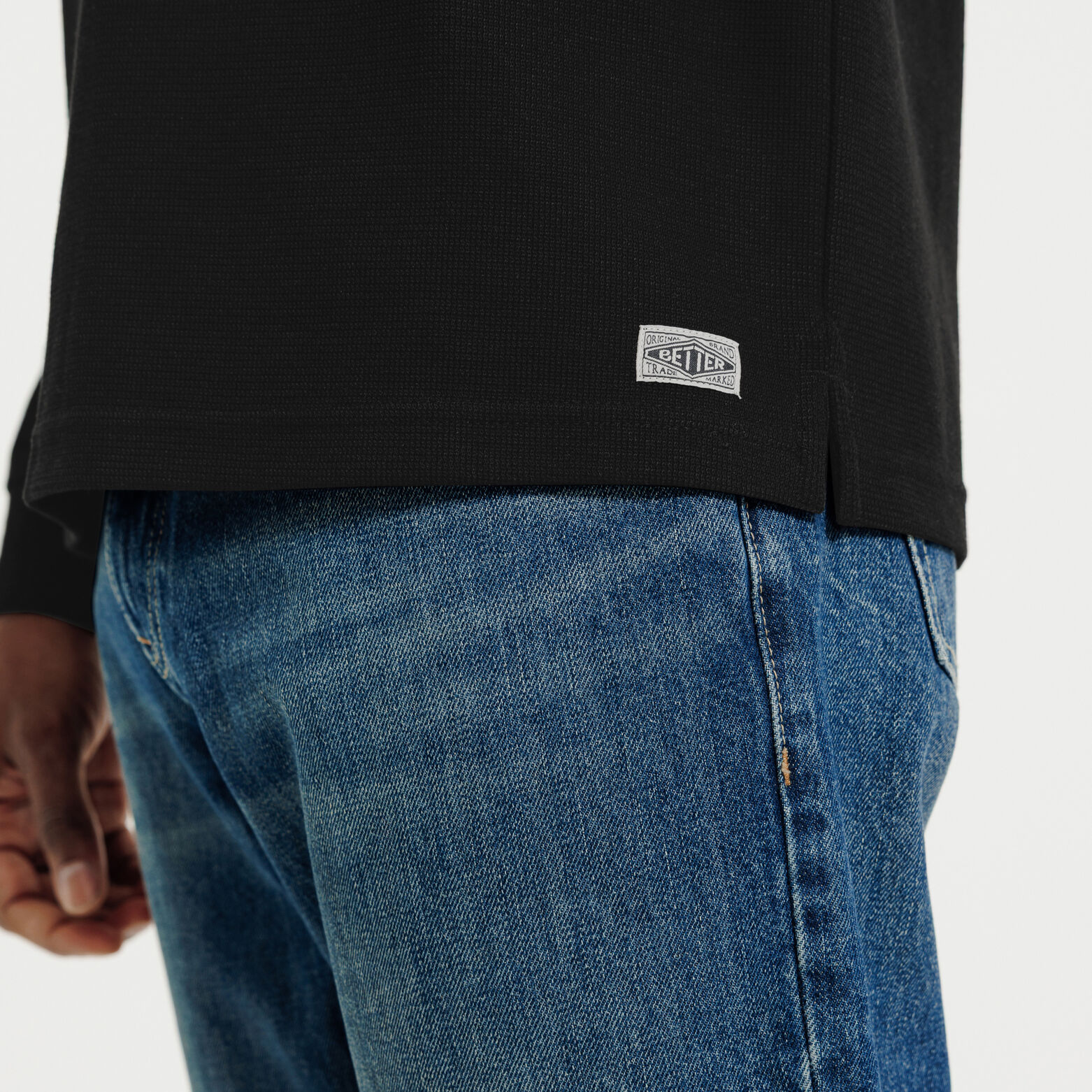 Tee shirt manches longues mati&egrave;re reli&eacute;f&eacute;e