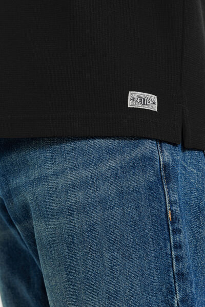 Tee shirt manches longues mati&egrave;re reli&eacute;f&eacute;e