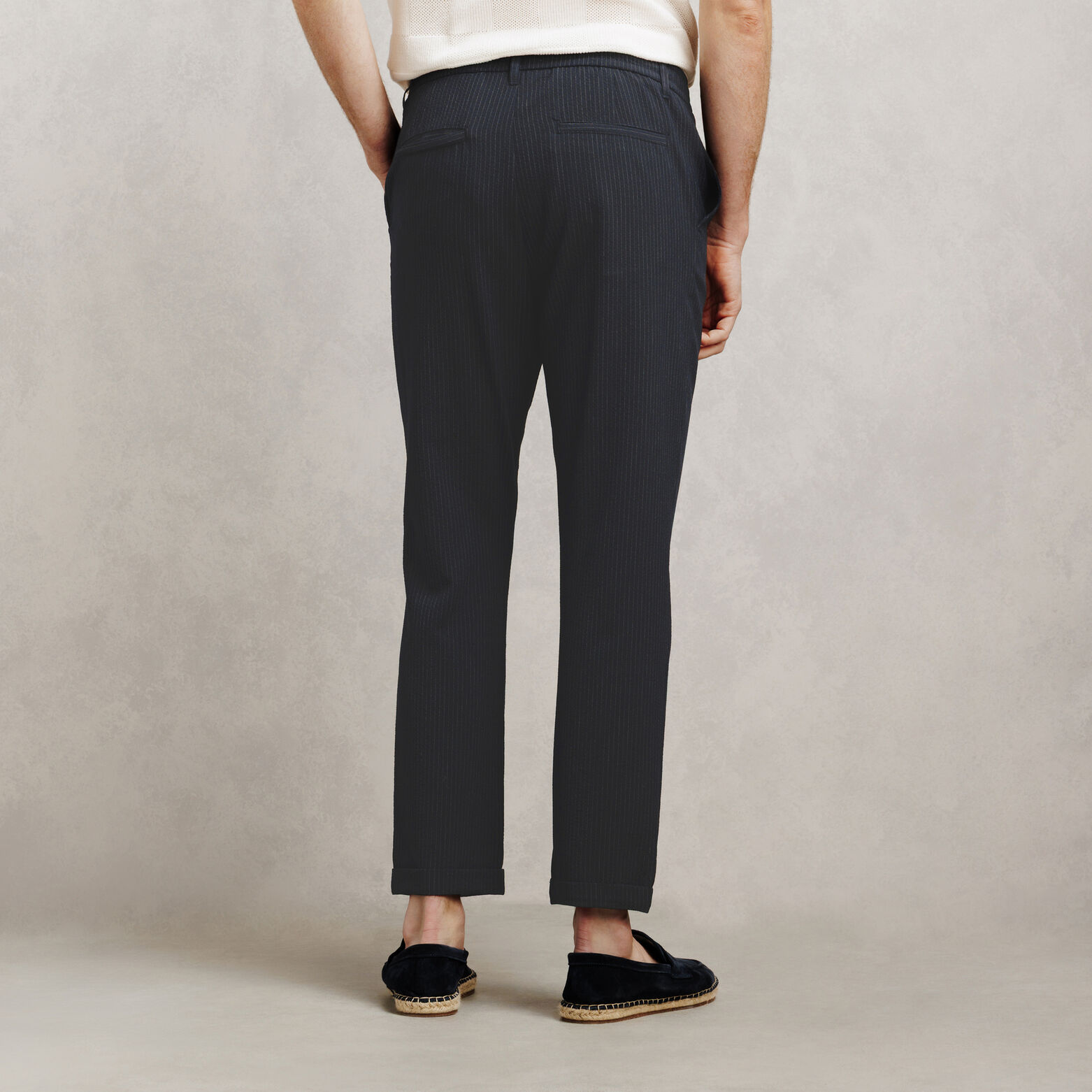 Pantalon tapered 7/8&egrave;me seersucker ray&eacute;