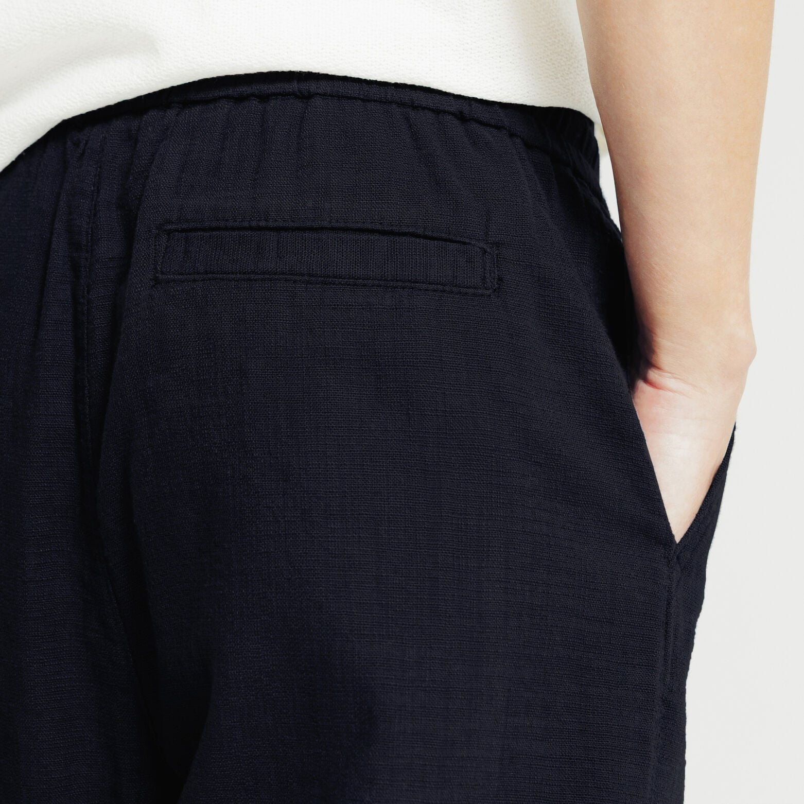Pantalon loose mati&egrave;re textur&eacute;e