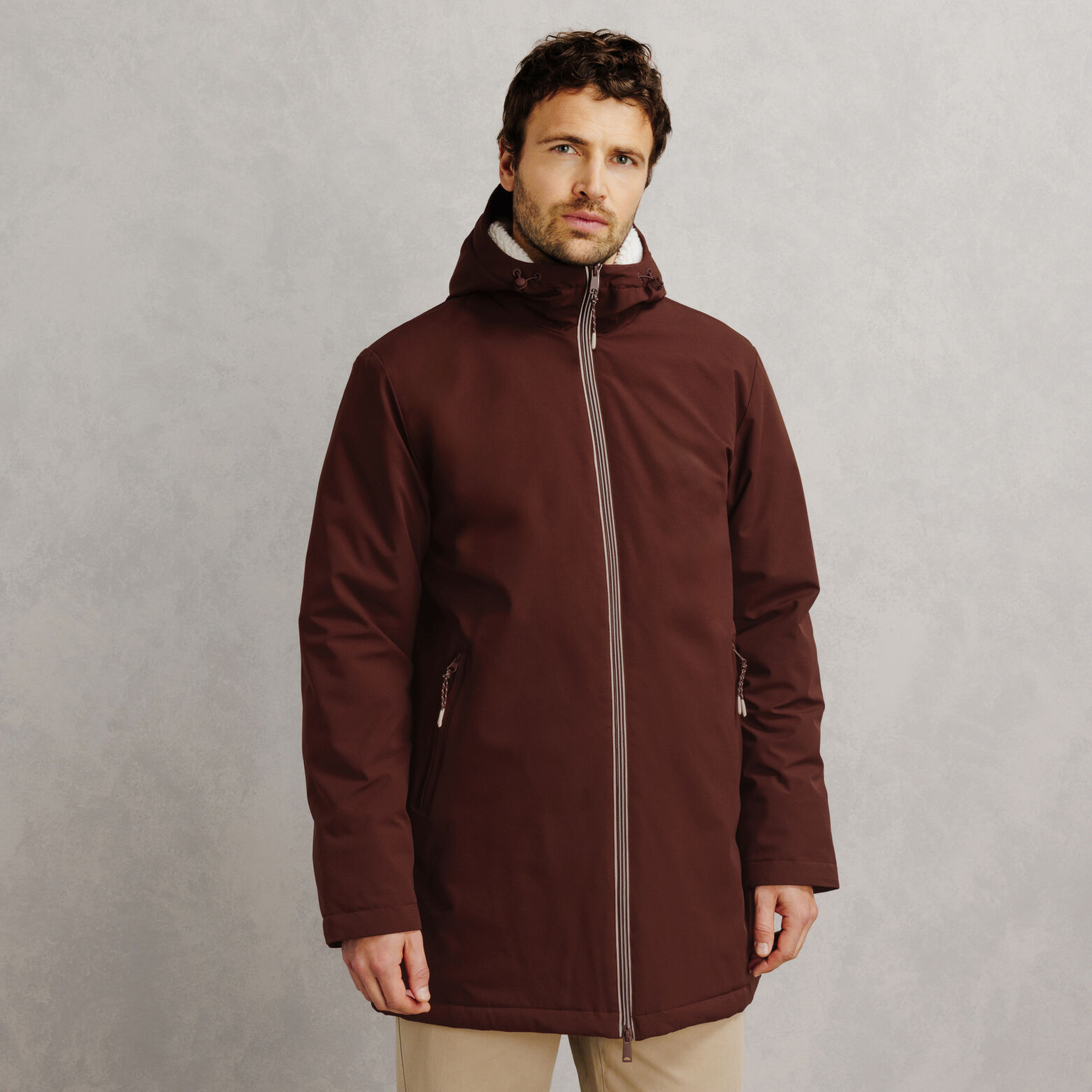 Parka longue &agrave; capuche doubl&eacute;e en sherpa