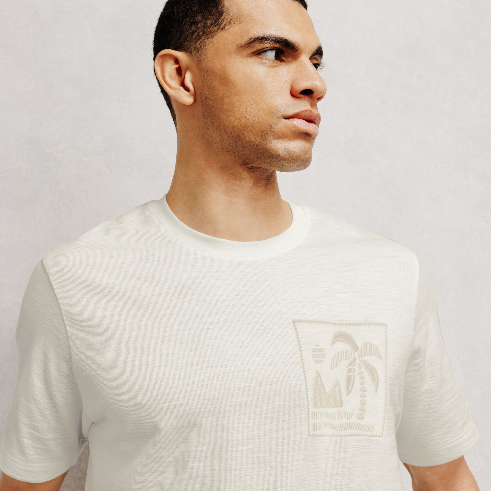 Tee shirt brod&eacute; textur&eacute;