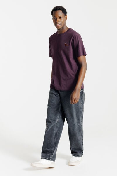 T-shirt in gevlamde stof met borduursel op de bors