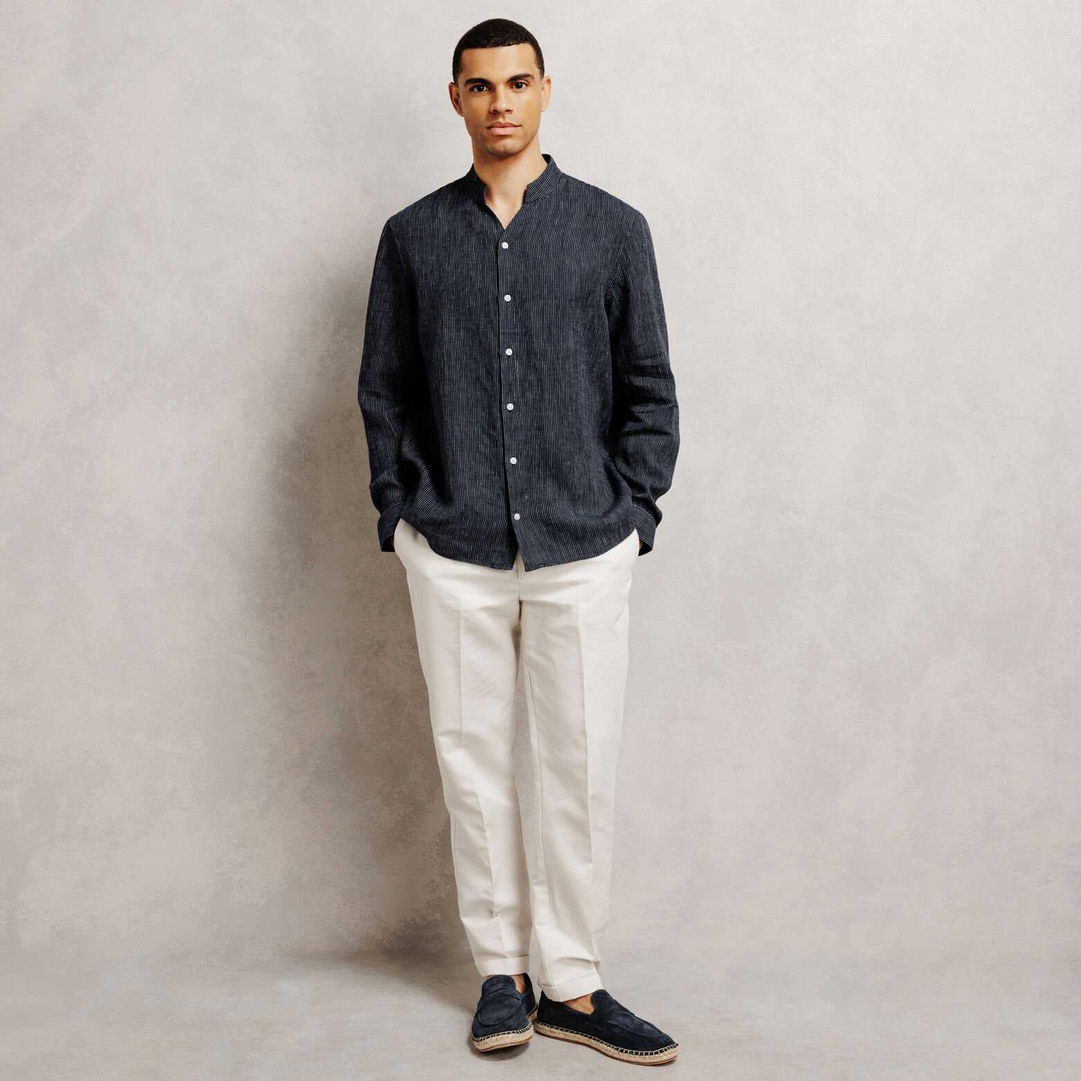 Chemise regular en lin ray&eacute;e col mao