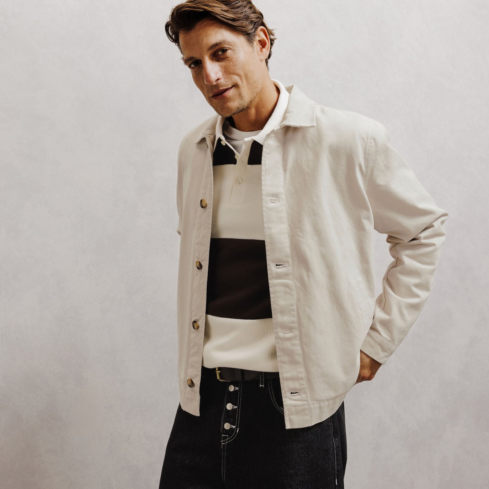Veste boutonn&eacute;e col chemise 100% coton