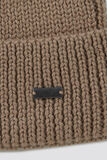 Bonnet contenant de la laine