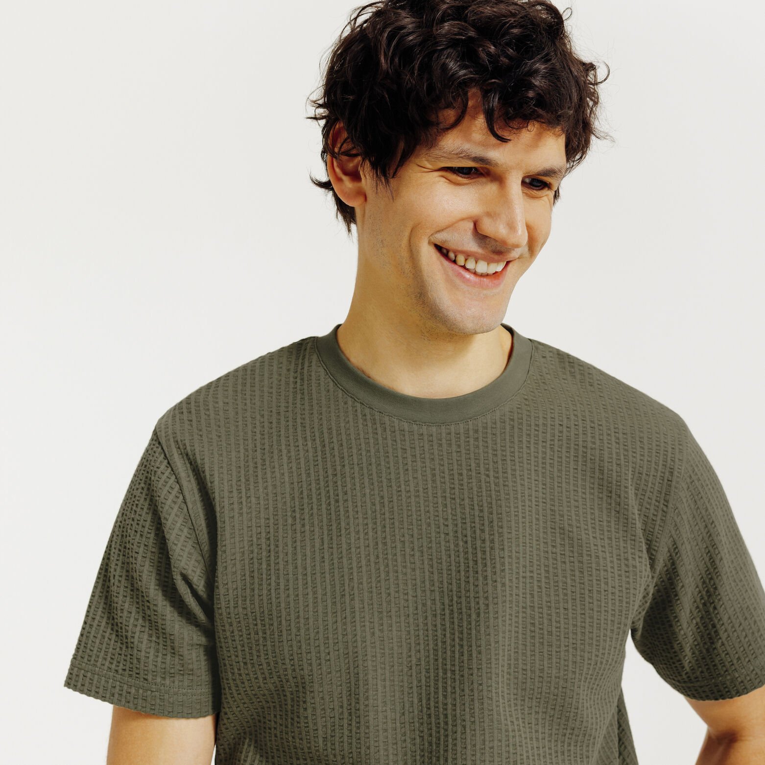 Tee shirt mati&egrave;re relief&eacute;e