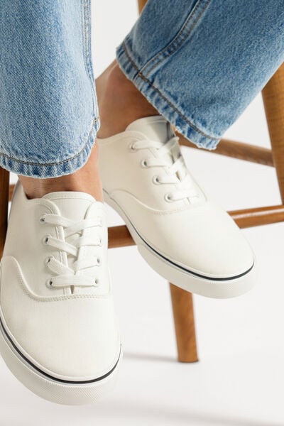 Tennis &agrave; lacet en toile