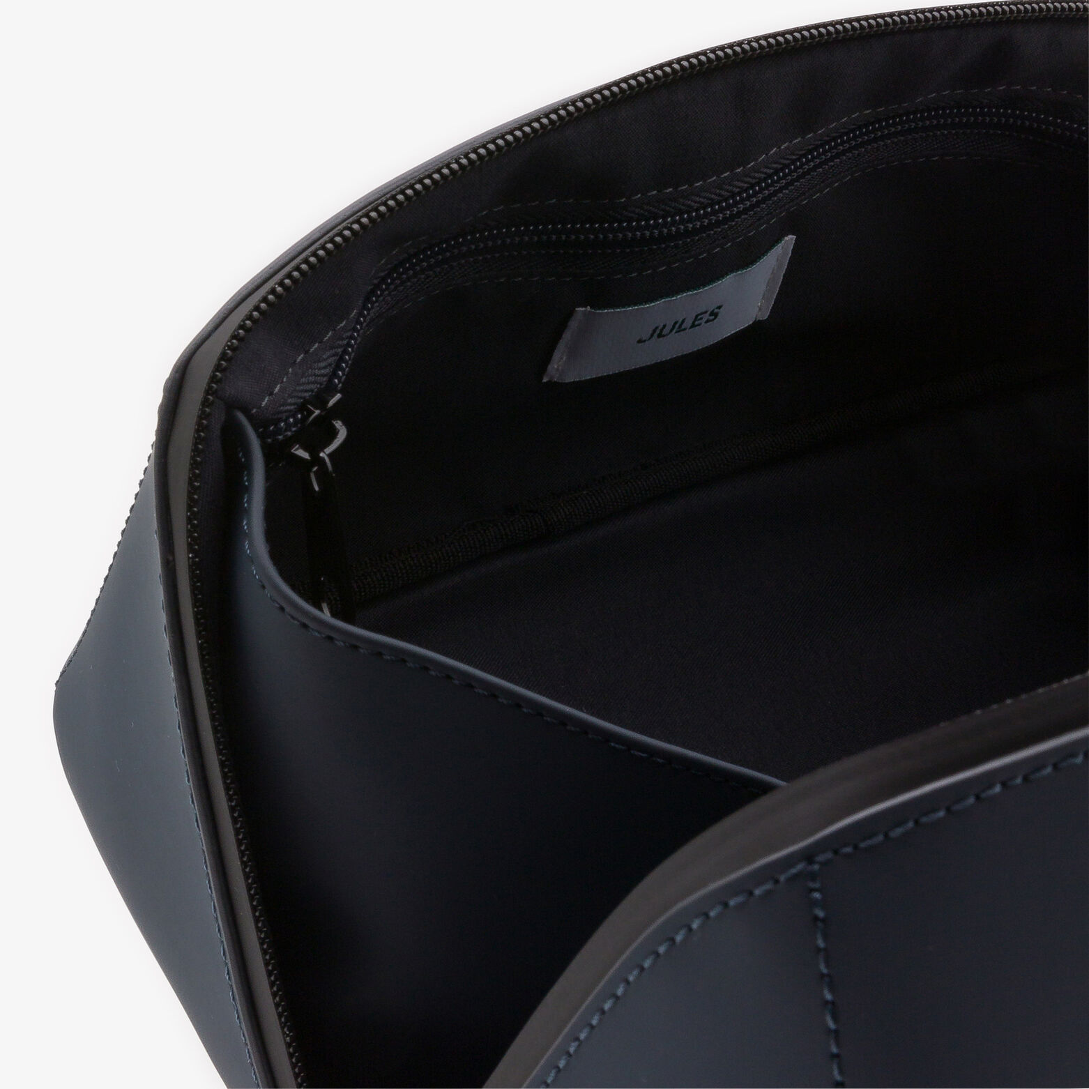 Trousse de toilette en gomme