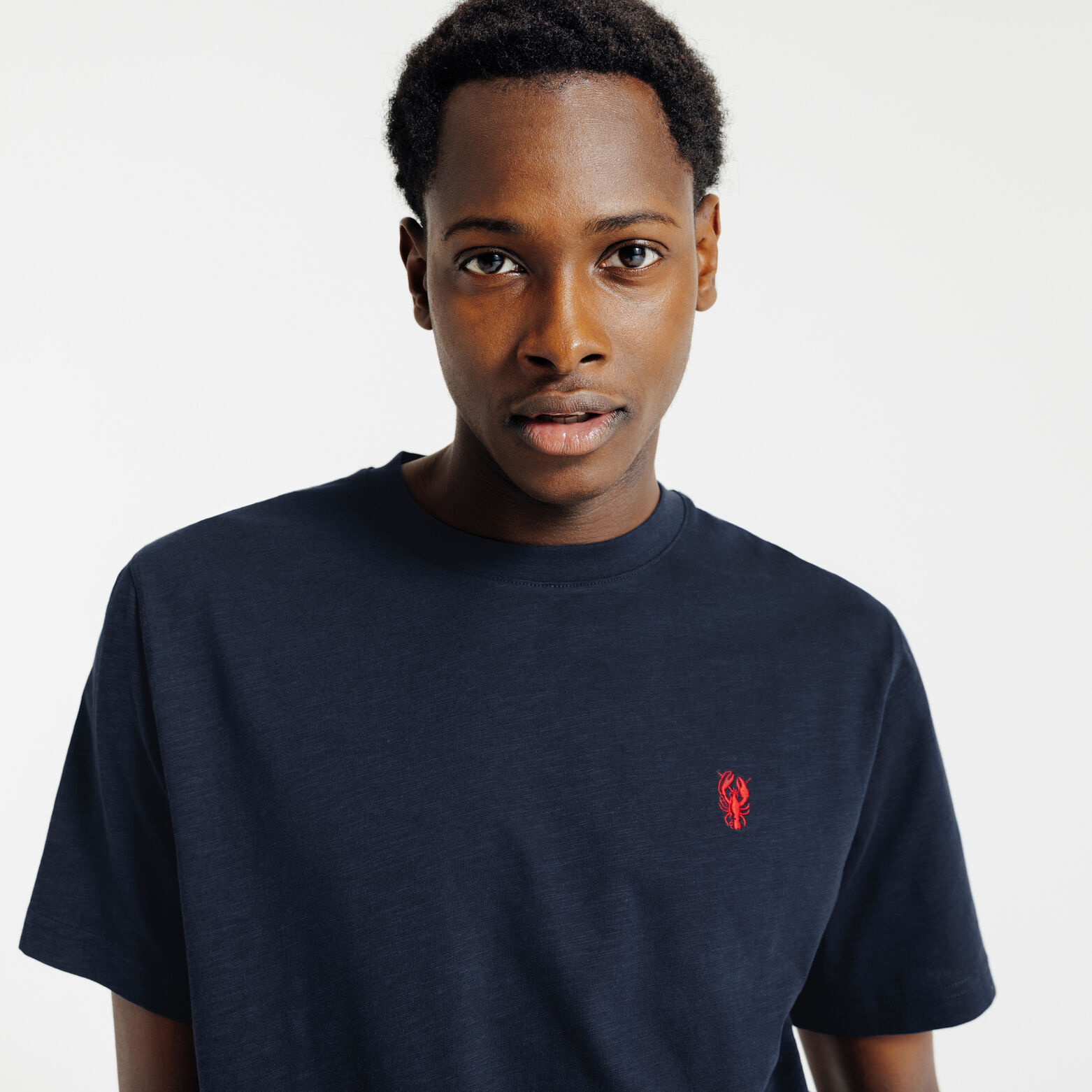 Tee shirt mati&egrave;re flamm&eacute;e broderie poitrine