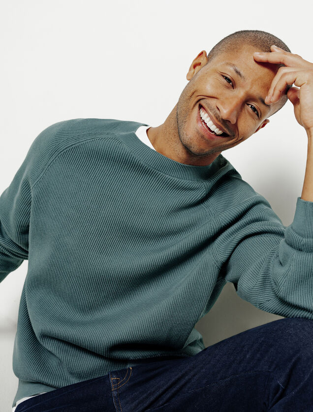 Pull col rond en cote